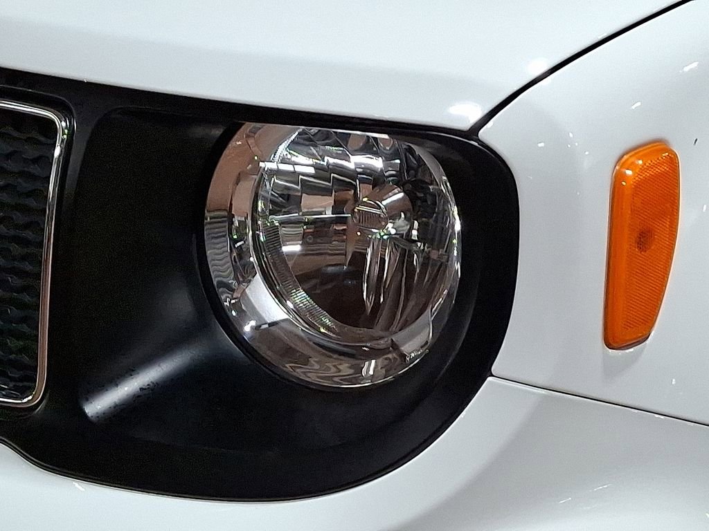 Used 2020 Jeep Renegade Latitude w/ Cold Weather Group image 9