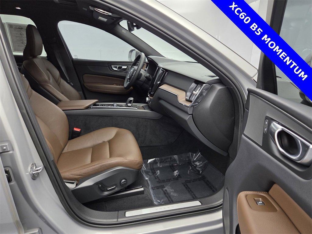 Used 2022 Volvo XC60 B5 Momentum image 21