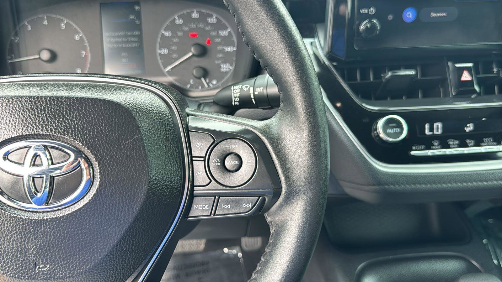 Used 2025 Toyota Corolla SE image 17