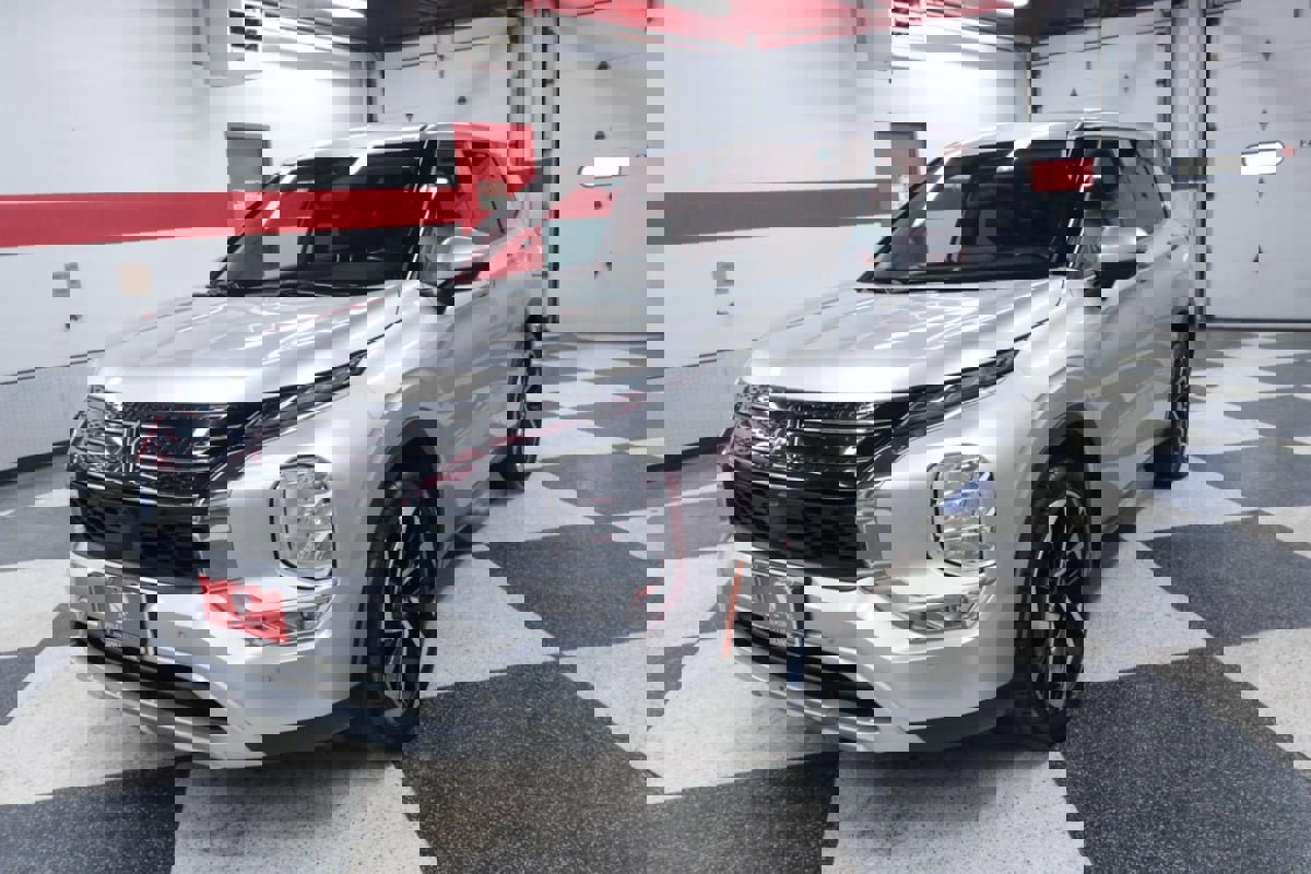 Used 2024 Mitsubishi Outlander SE image 5