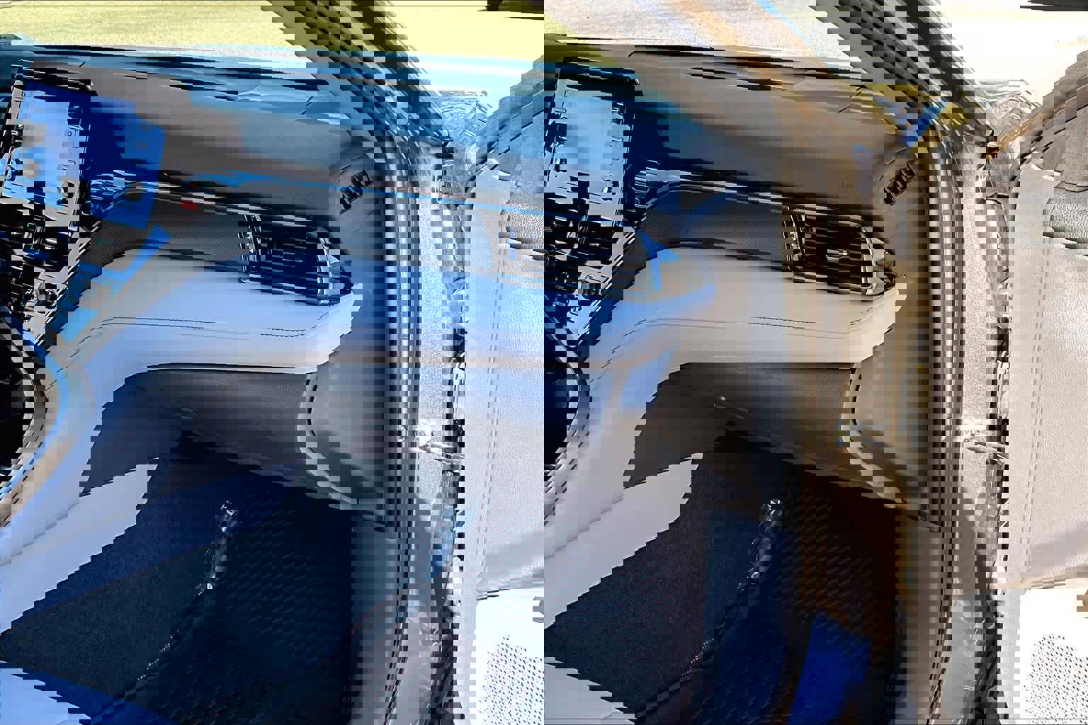 Certified 2022 Toyota Camry SE image 18