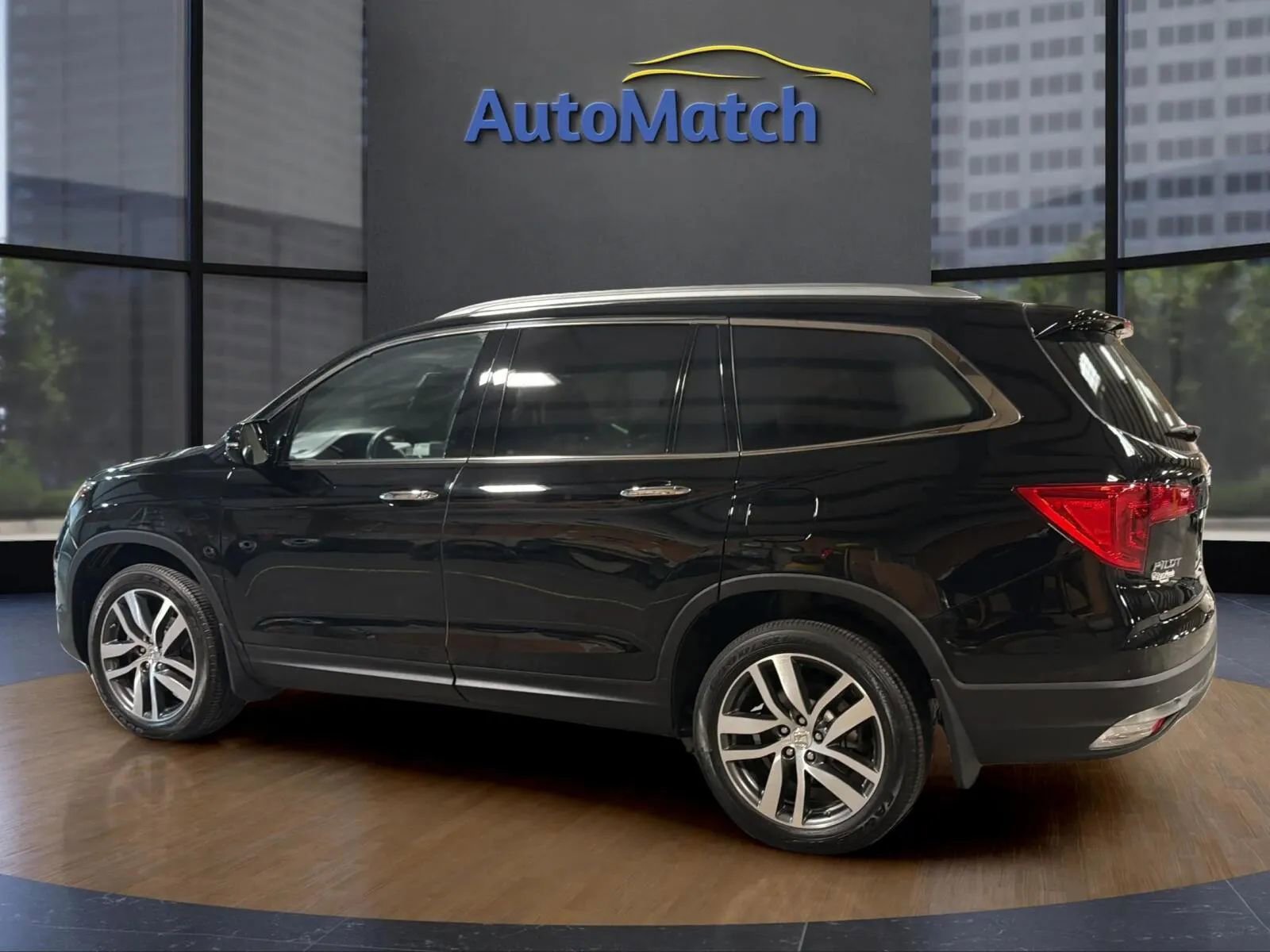 Used 2018 Honda Pilot Touring image 7