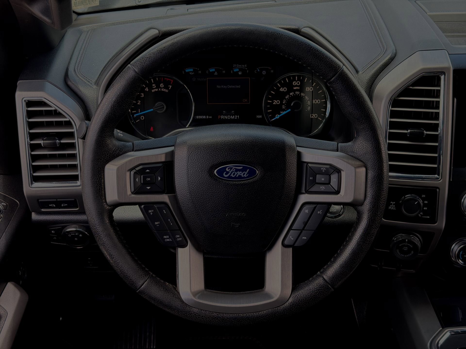 Used 2016 Ford F150 Platinum w/ Equipment Group 701A Luxury AWD/4WD image 14