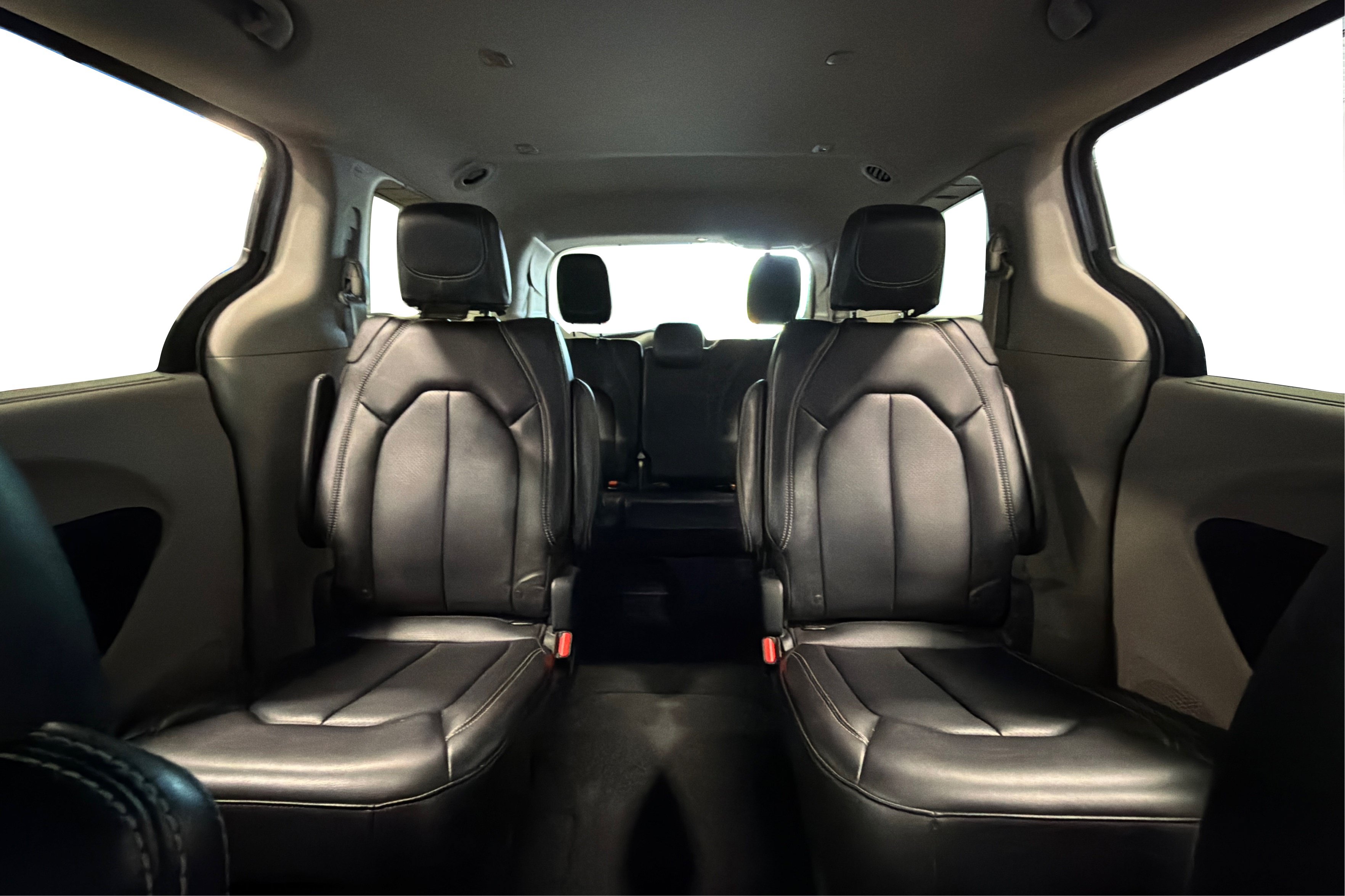 Used 2023 Chrysler Pacifica Touring-L FWD image 44