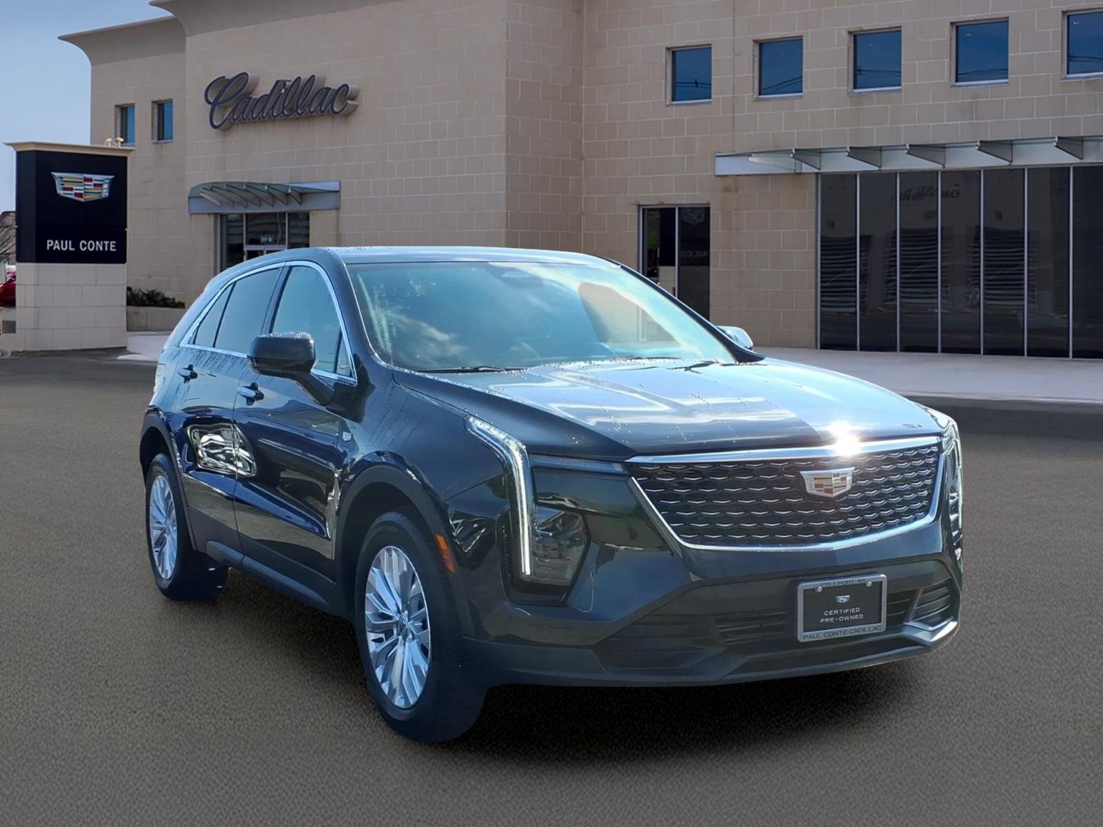 Used 2024 Cadillac XT4 Luxury w/ Cold Weather Package AWD/4WD image 3
