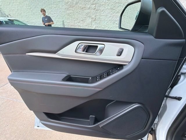 Used 2025 Ford Explorer Active w/ Active Comfort Package AWD/4WD image 18