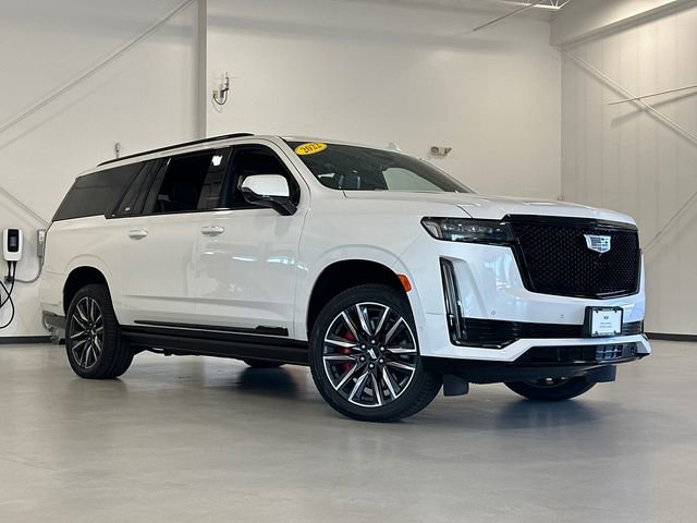 Used 2022 Cadillac Escalade ESV Sport Platinum w/ Heavy-Duty Trailer Package image 2