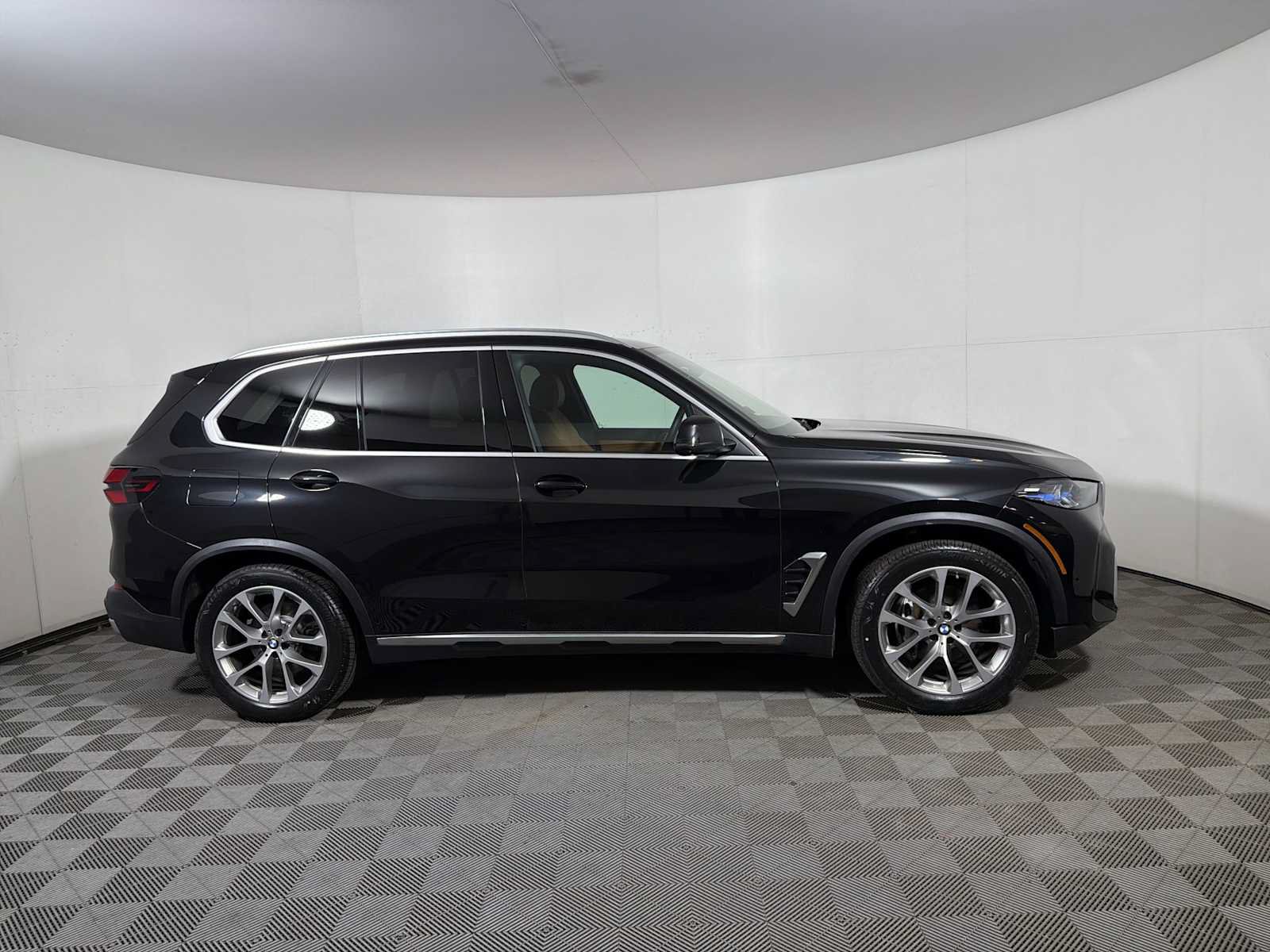 Certified 2024 BMW X5 xDrive40i w/ Premium Package AWD/4WD image 7