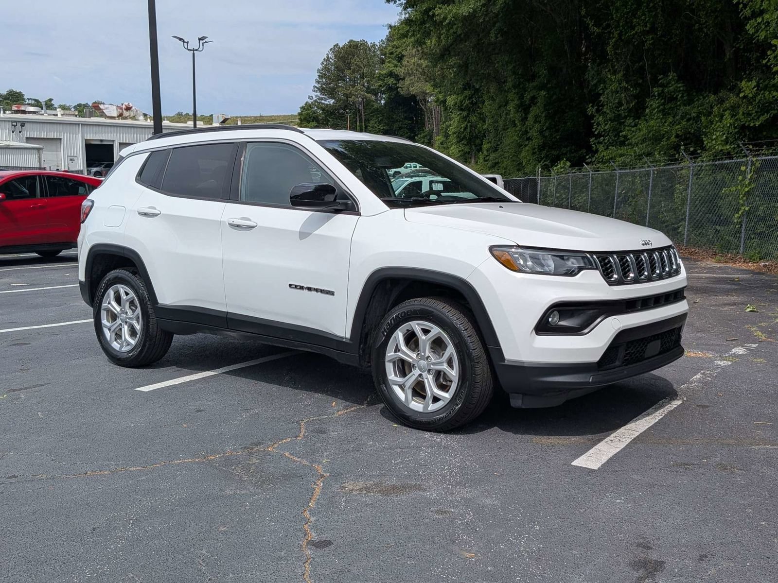 Used 2024 Jeep Compass Latitude AWD/4WD image 2