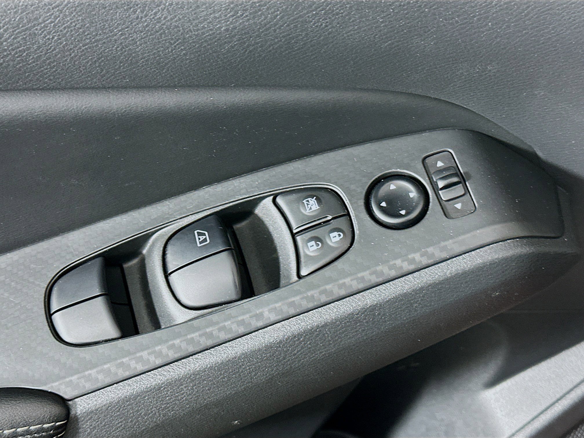 Used 2025 Nissan Altima 2.5 SV image 15