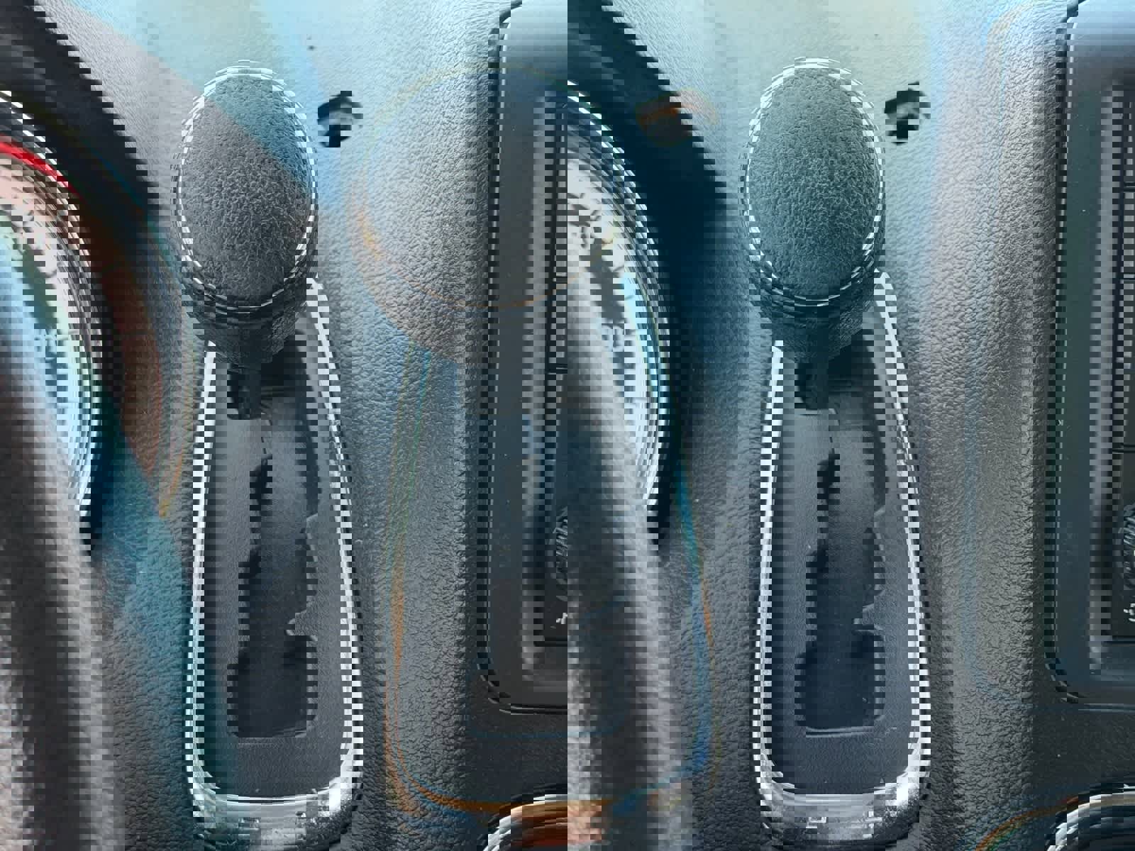 Used 2018 Dodge Grand Caravan SE w/ UConnect Hands-Free Group image 25