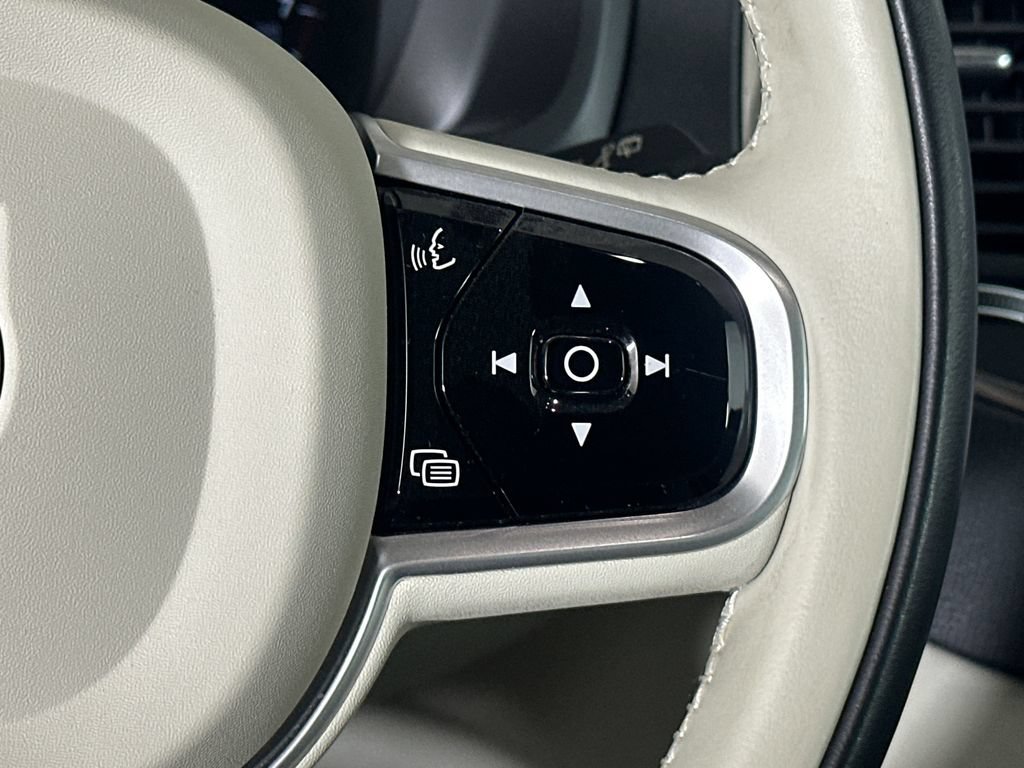 Used 2021 Volvo XC90 T5 Momentum w/ Climate Package FWD image 26