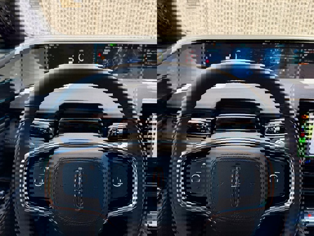 New 2025 Lincoln Nautilus Premier w/ Equipment Group 102A image 24