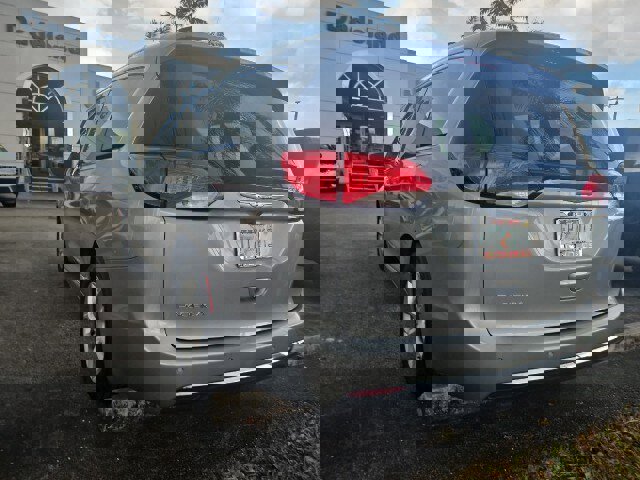 Used 2018 Chrysler Pacifica Touring-L w/ Tire & Wheel Group image 8