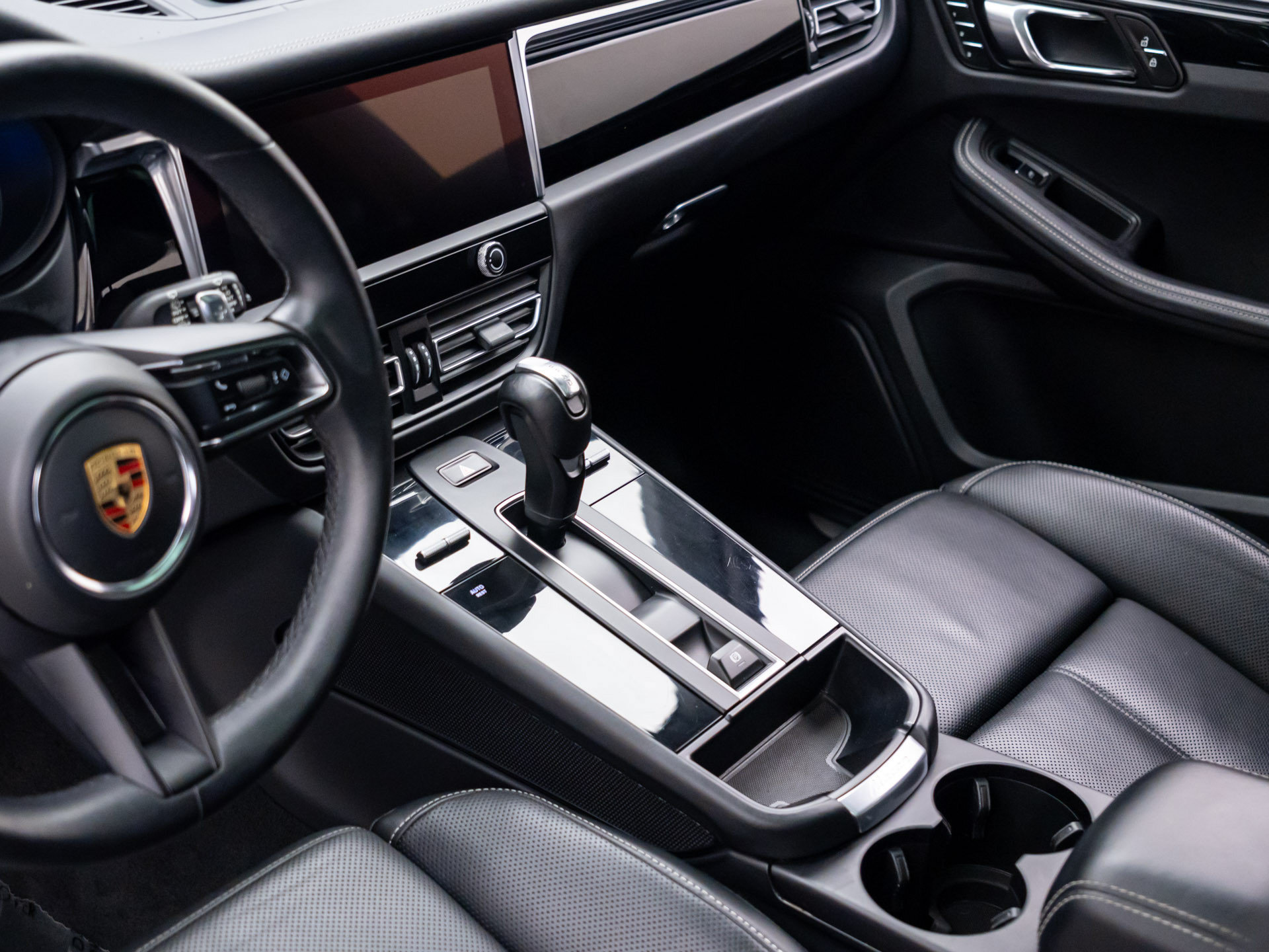 Certified 2023 Porsche Macan S AWD/4WD image 13