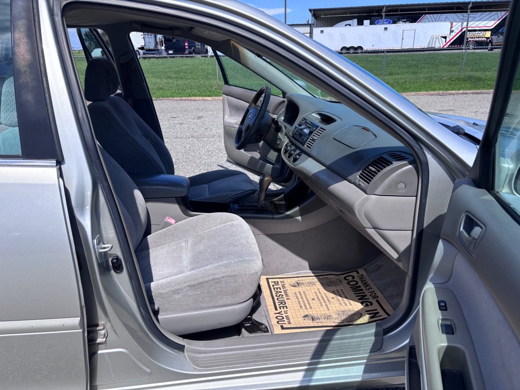 Used 2004 Toyota Camry FWD image 16