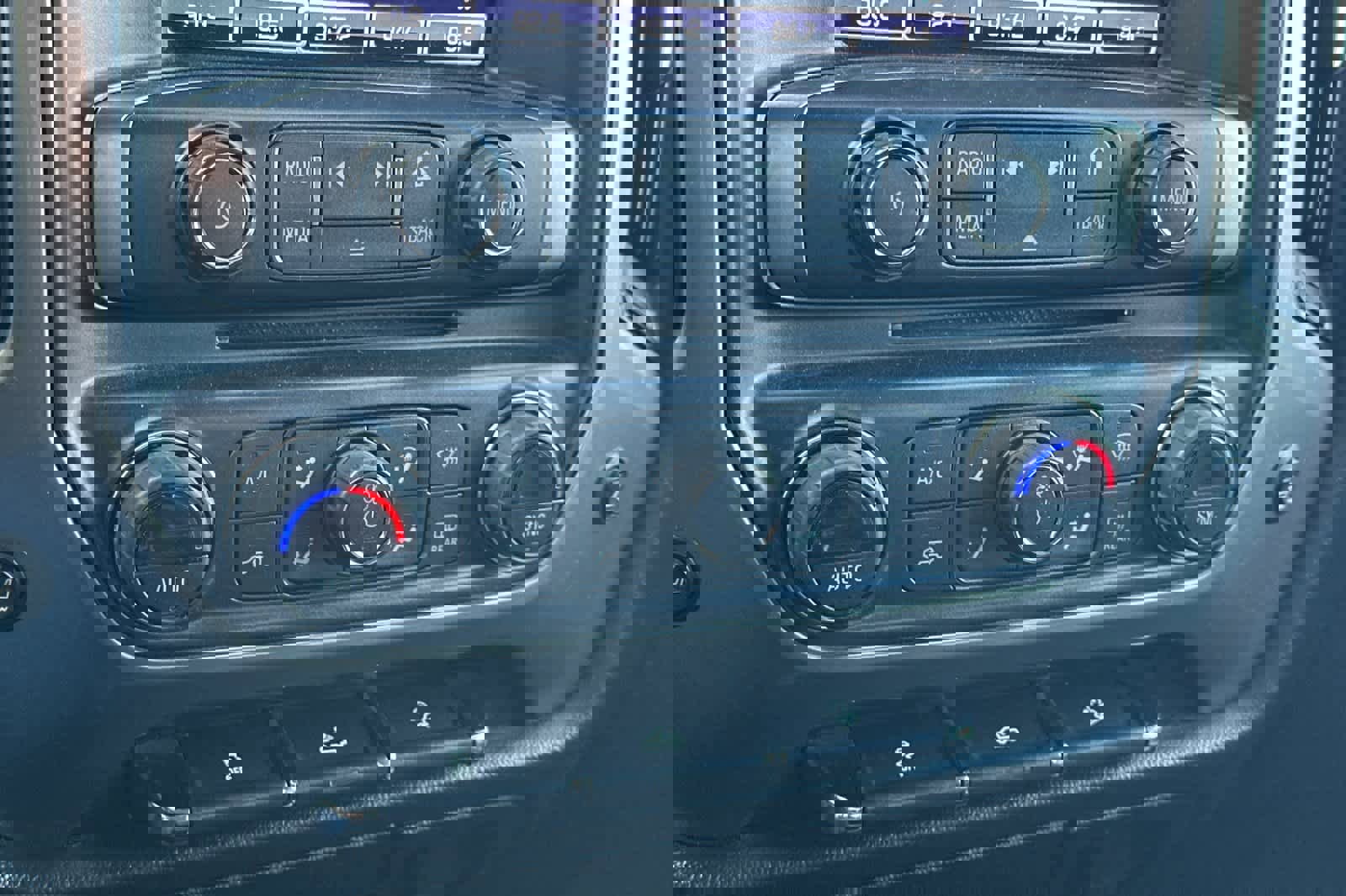 Used 2018 Chevrolet Silverado 1500 LT w/ All Star Edition image 21