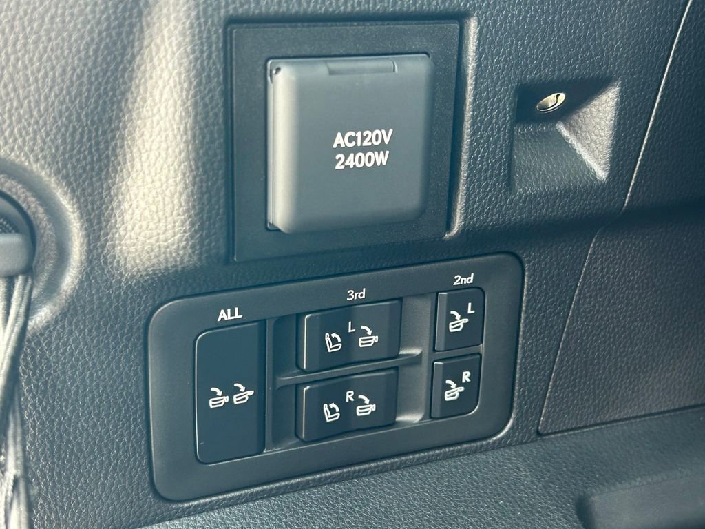 Used 2025 Lexus LX 700h Luxury image 16