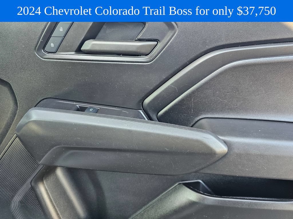Used 2024 Chevrolet Colorado Trail Boss w/ Advanced Trailering Package AWD/4WD image 10