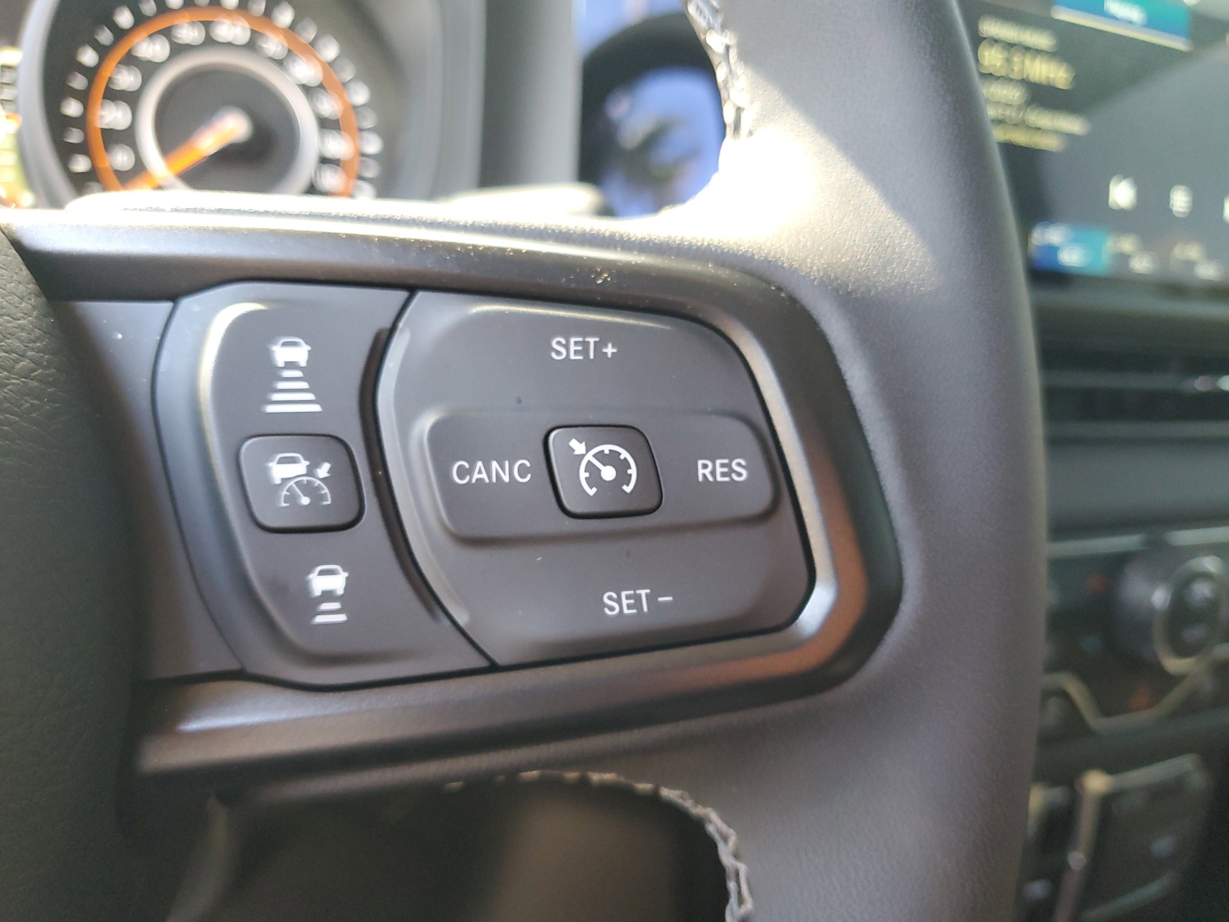 Used 2025 Jeep Gladiator Rubicon w/ Safety Group AWD/4WD image 16