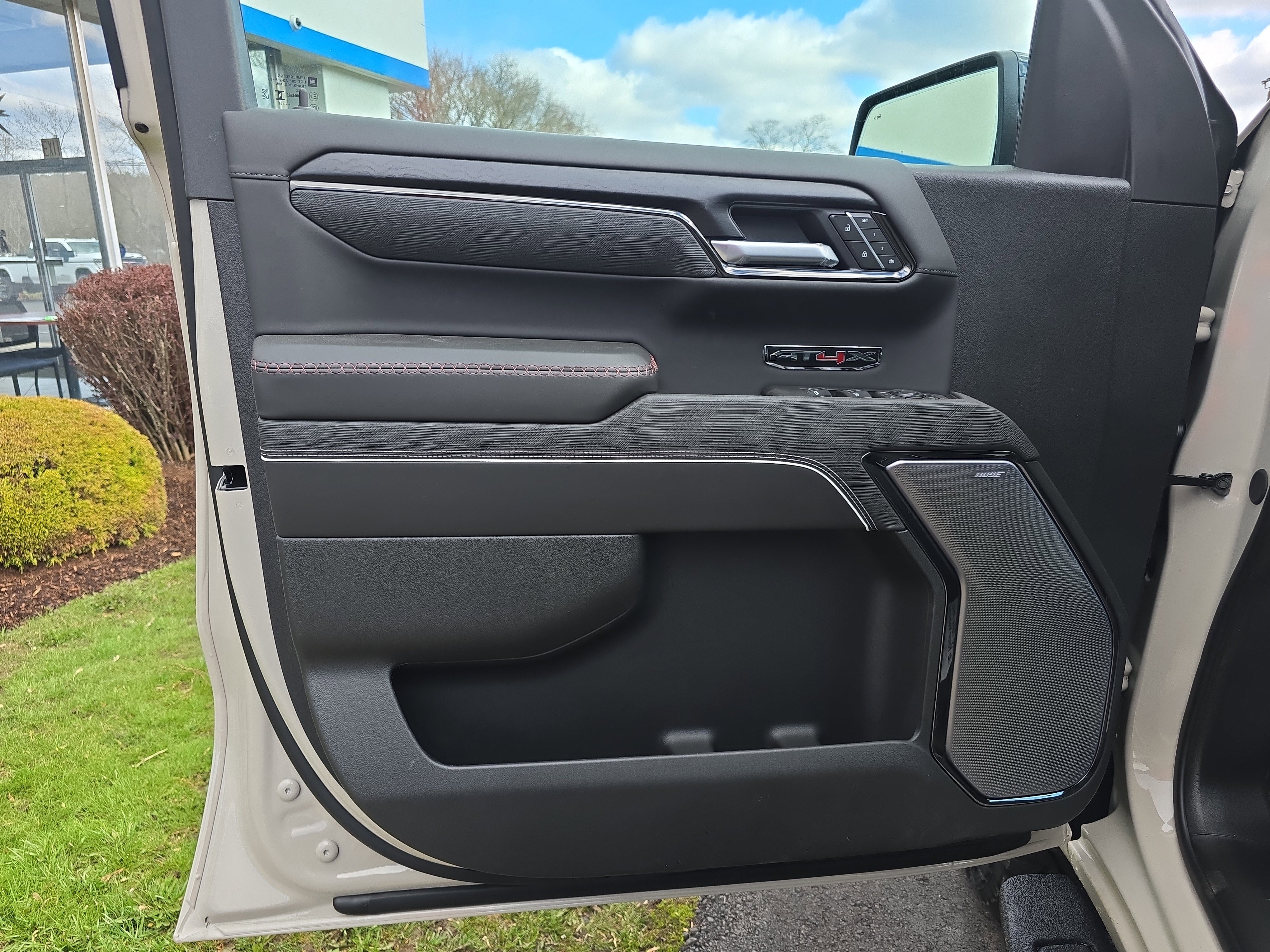 New 2026 GMC Sierra 1500 AT4X w/ LPO, Black Badging Package AWD/4WD image 18