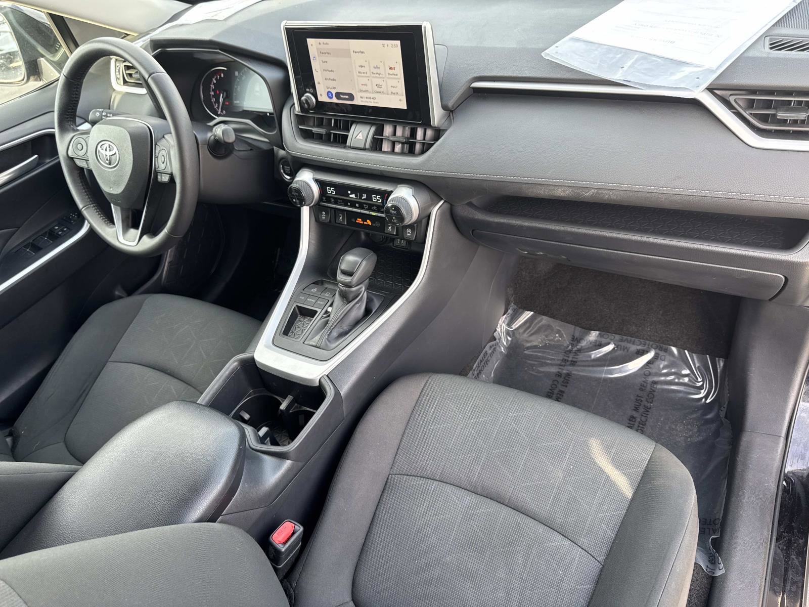 Used 2025 Toyota RAV4 XLE image 29