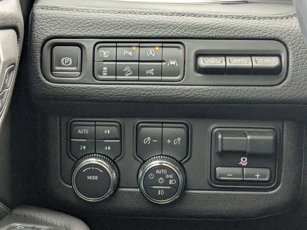 Used 2024 GMC Yukon Denali w/ Advanced Technology Package image 22