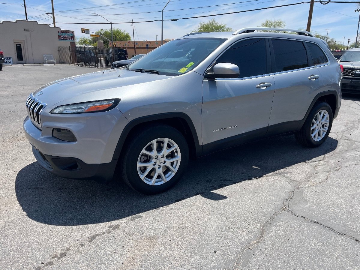 Used 2017 Jeep Cherokee Latitude FWD image 10