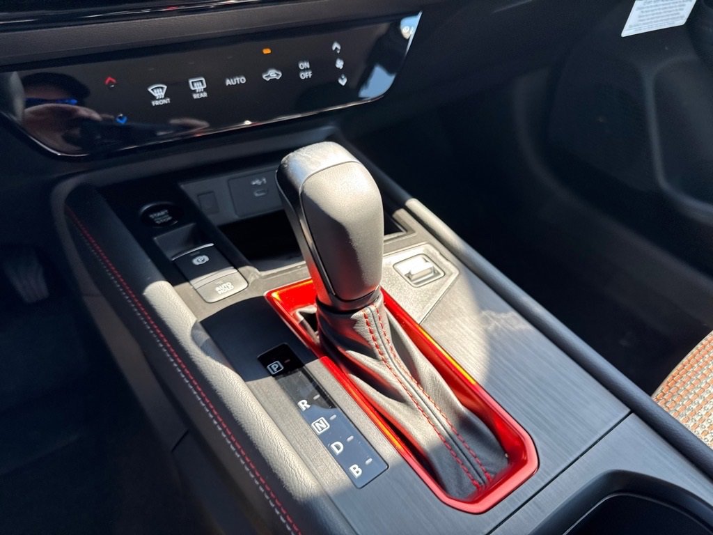 New 2025 Nissan Kicks SR image 18