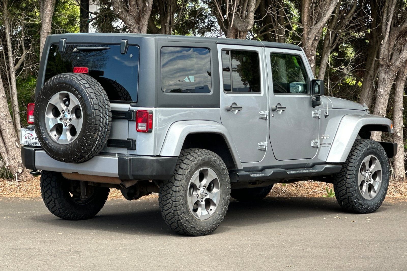 Used 2018 Jeep Wrangler Unlimited Sahara AWD/4WD image 4