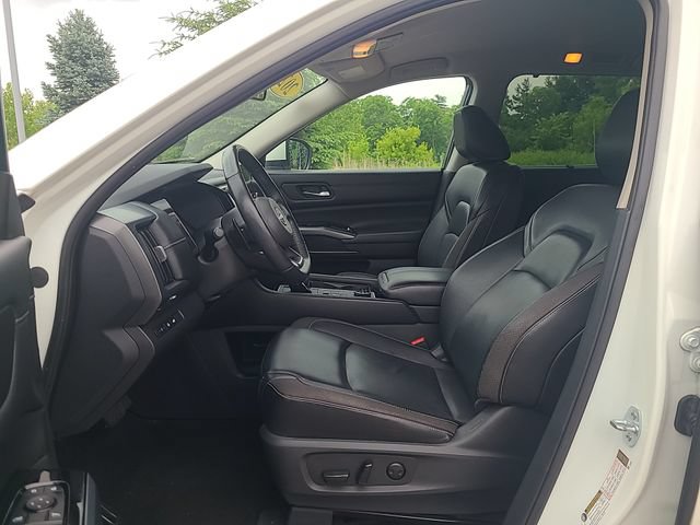 Used 2024 Nissan Pathfinder SL AWD/4WD image 11
