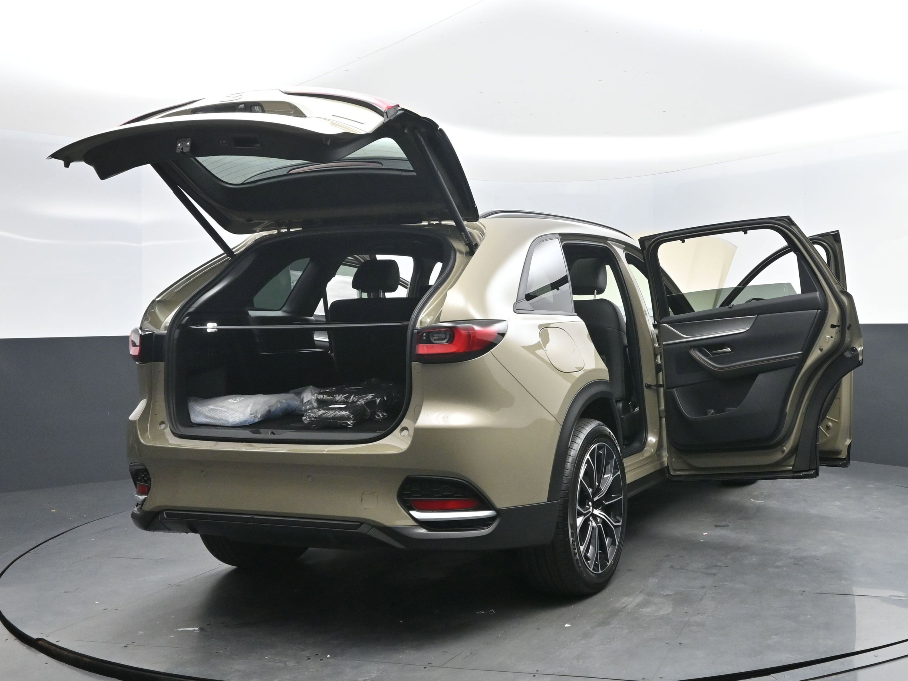 New 2025 MAZDA CX-70 Plug-In Hybrid w/ Premium Plus image 19