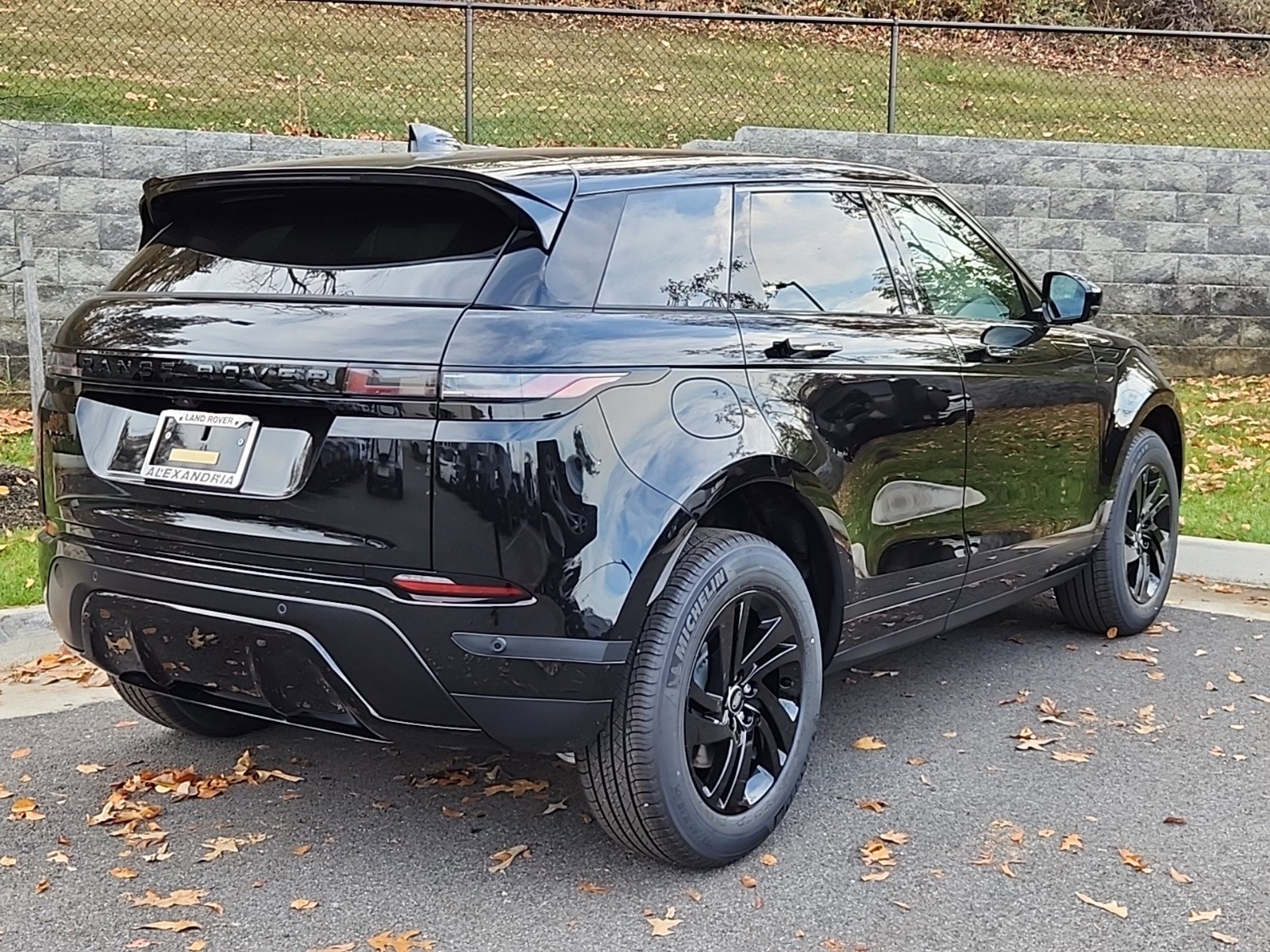 Used 2025 Land Rover Range Rover Evoque S image 2