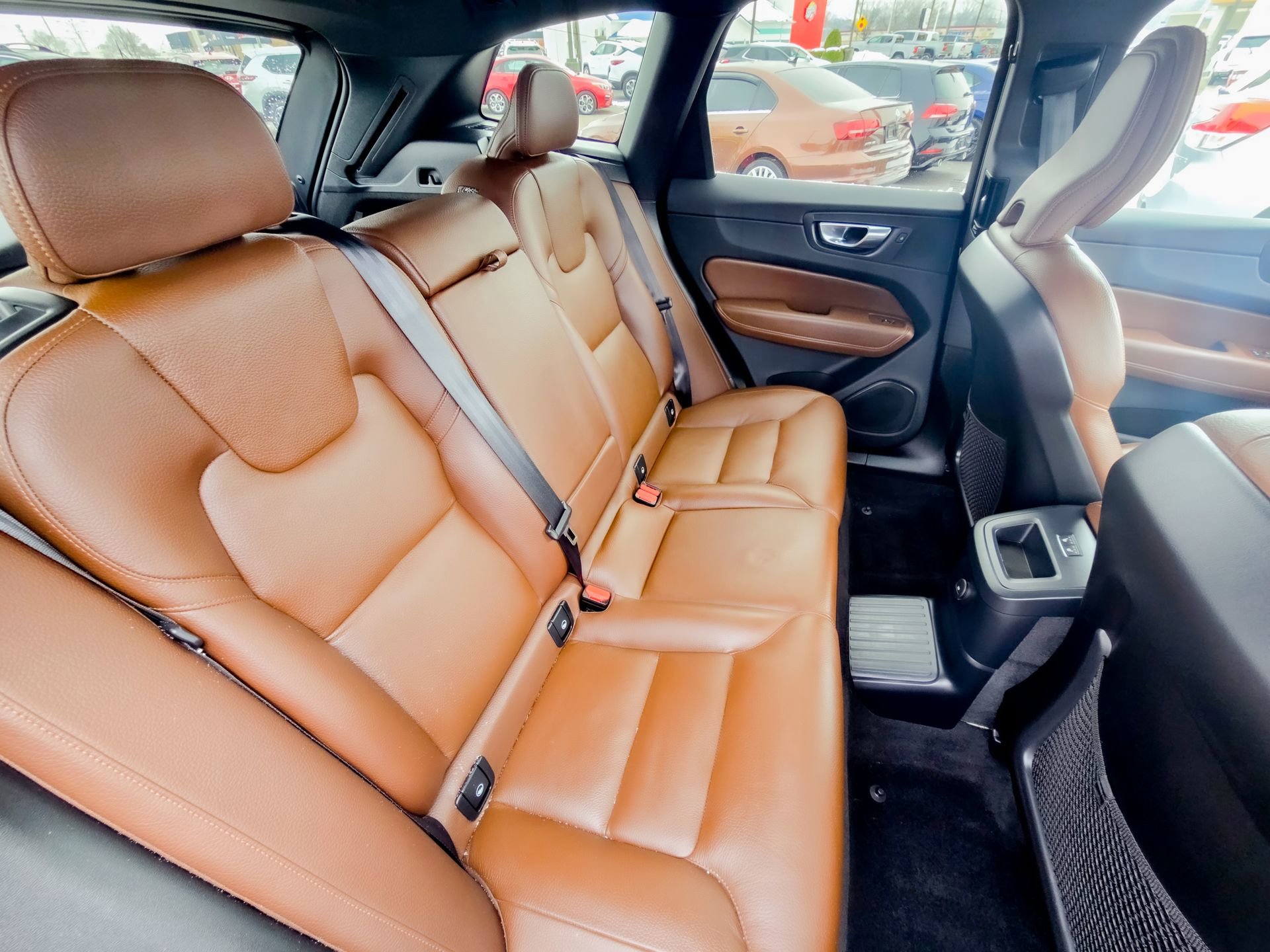 Used 2024 Volvo XC60 T8 Plus w/ Climate Package image 34