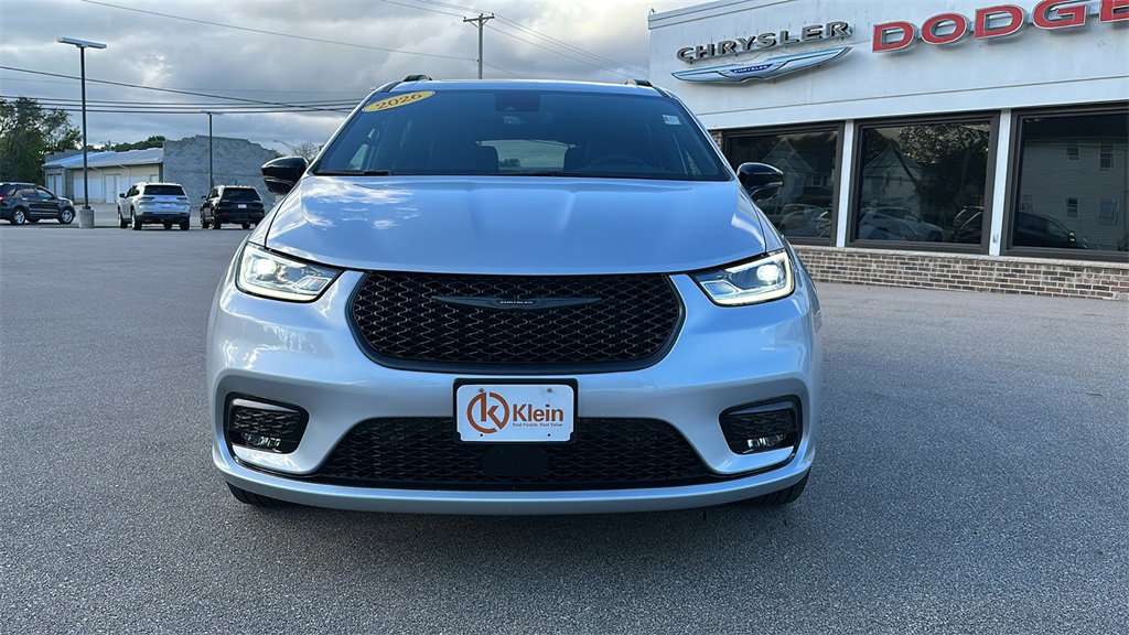 New 2026 Chrysler Pacifica Limited w/ S Appearance Package image 2