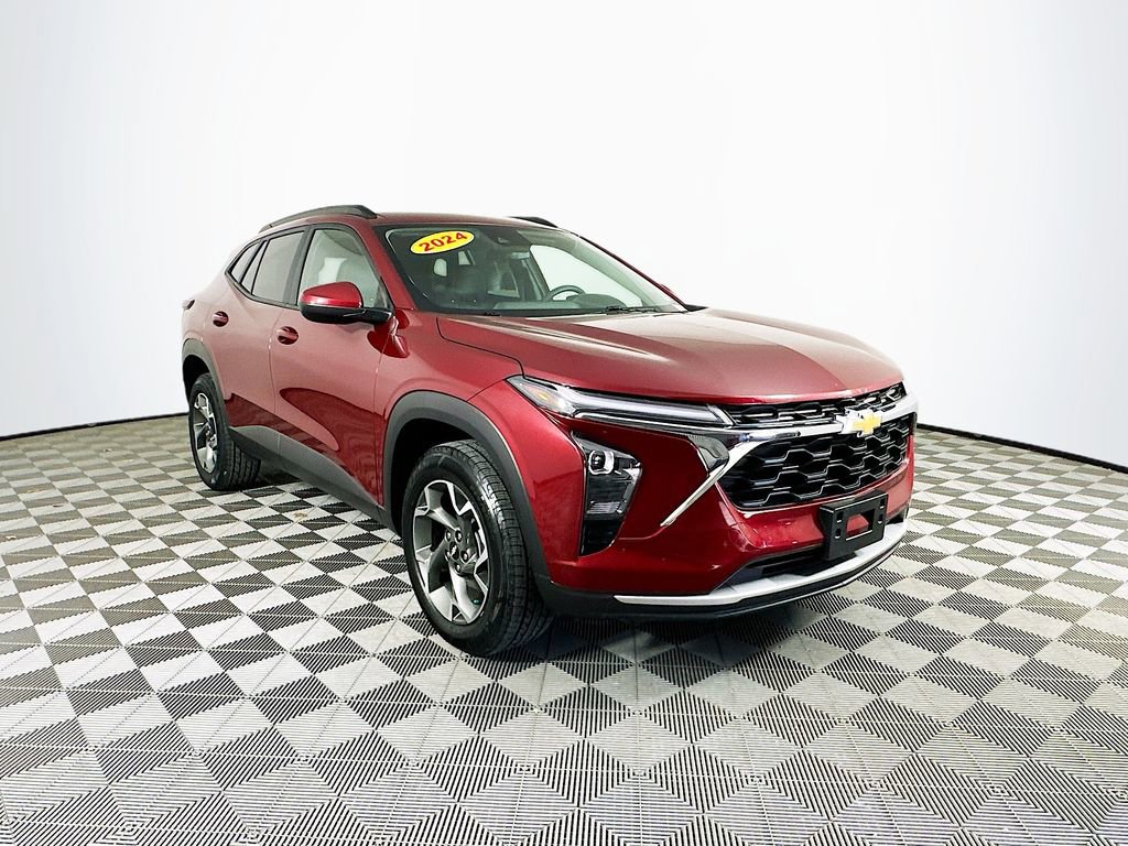 Used 2024 Chevrolet Trax LT image 2