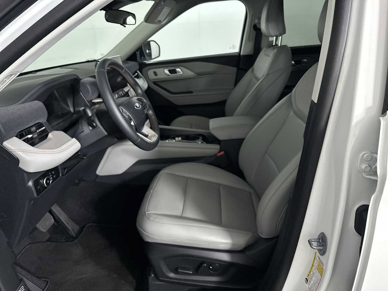 New 2025 Ford Explorer Active w/ Active Comfort Package image 7