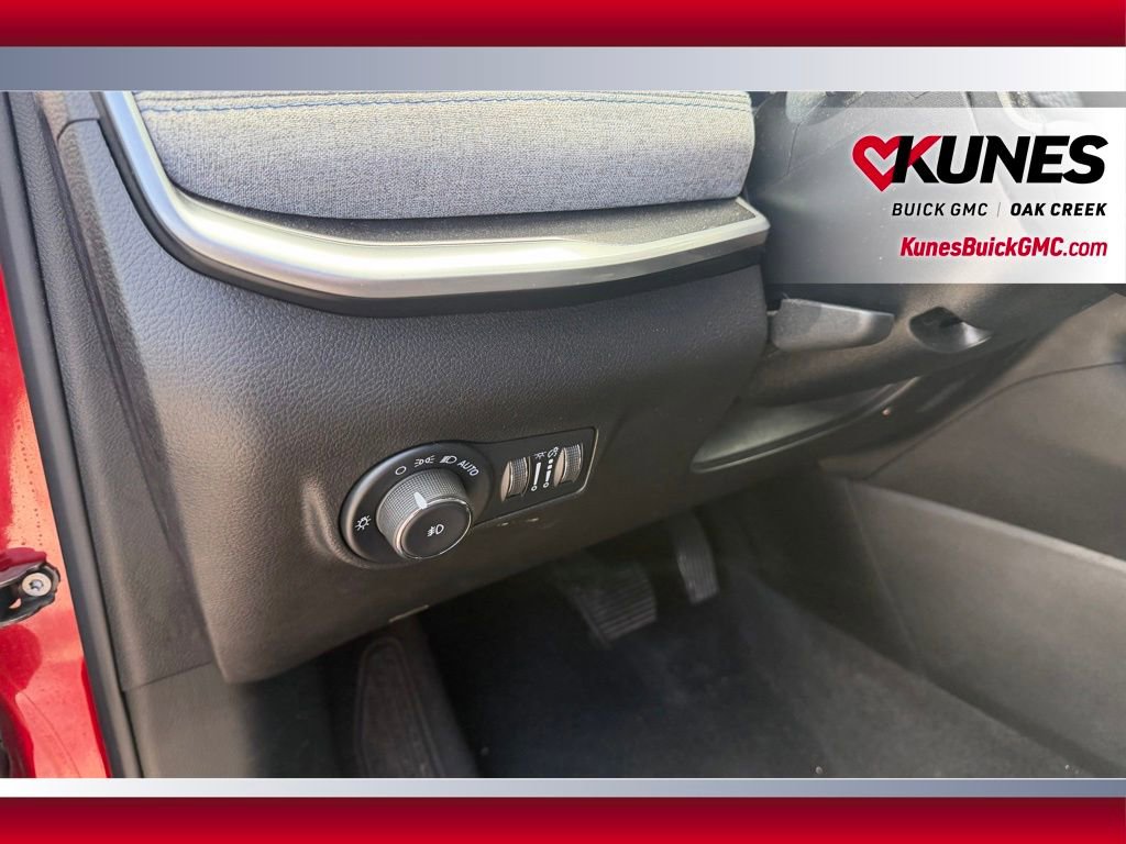 Used 2025 Jeep Compass Latitude AWD/4WD image 11