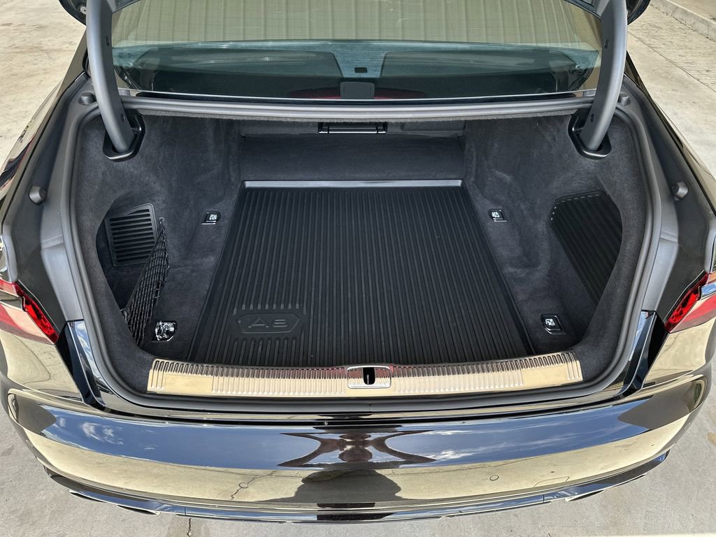 Used 2024 Audi S8 AWD/4WD image 31