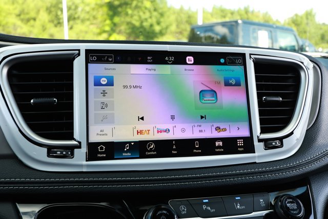 New 2027 Chrysler Pacifica Select FWD image 15