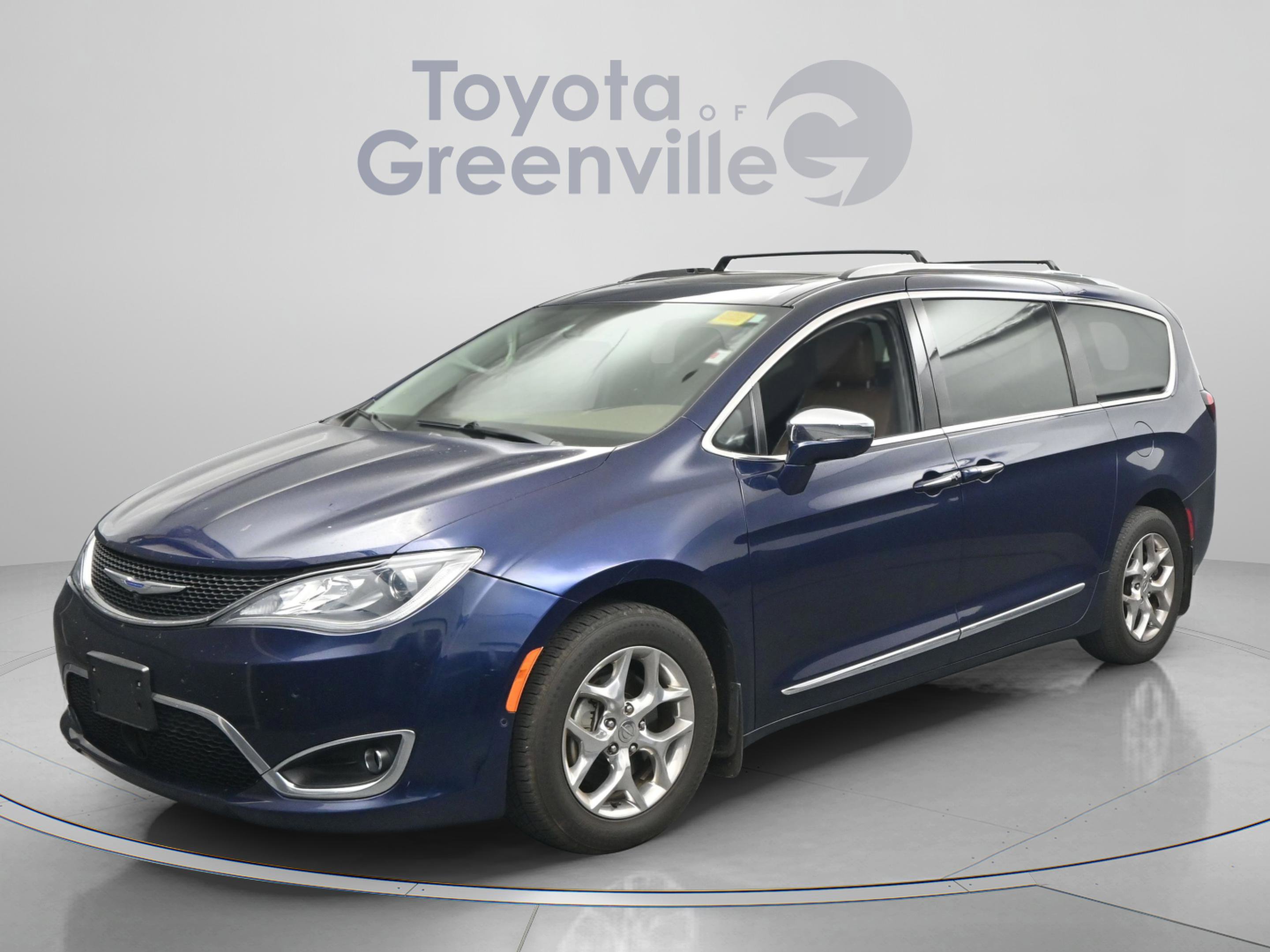 Used 2017 Chrysler Pacifica Limited w/ UConnect Theater Package image 1