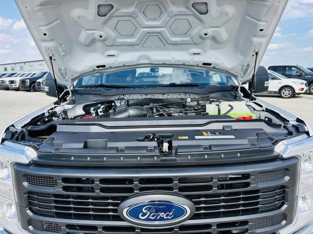 New 2026 Ford F250 XL w/ XL Chrome Package image 36