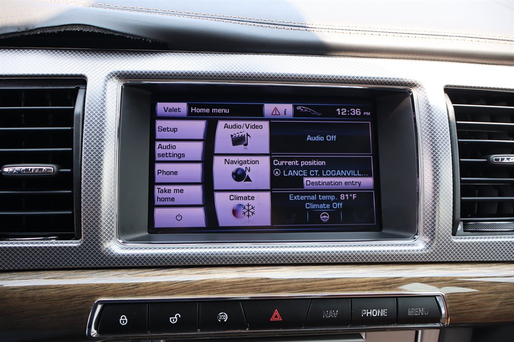 Used 2013 Jaguar XF R RWD image 31