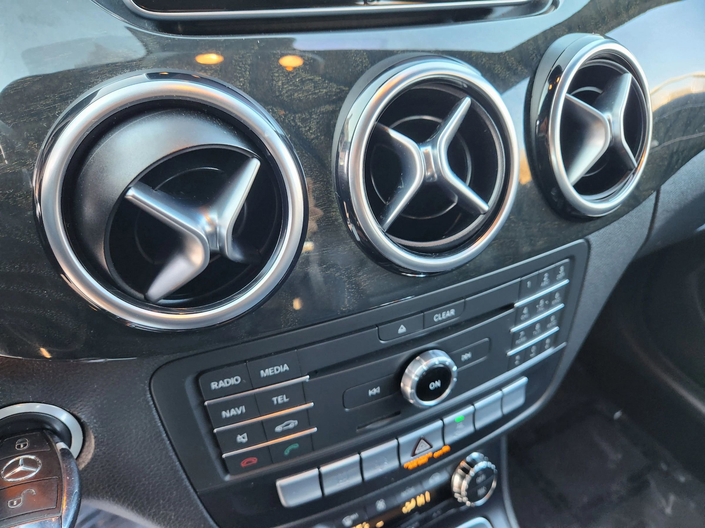 Used 2017 Mercedes-Benz B 250e image 25