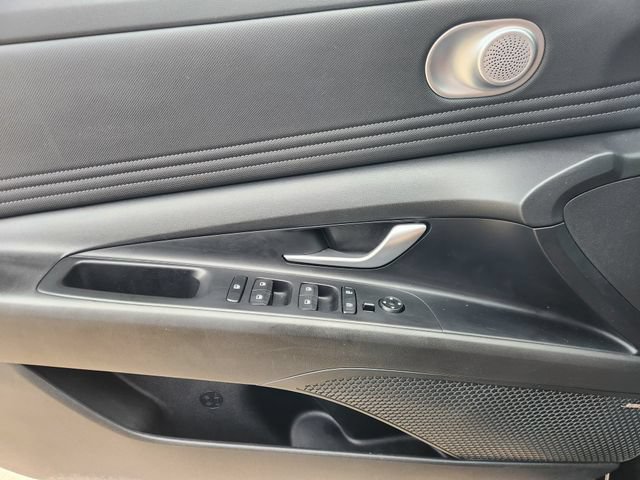 Used 2022 Hyundai Elantra Limited FWD image 26