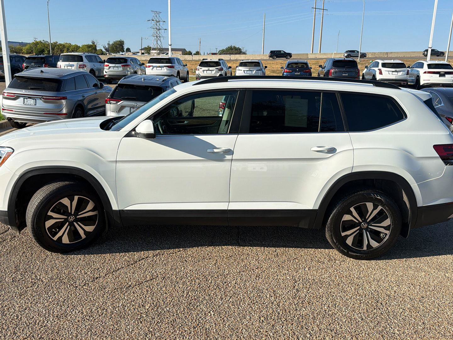 Used 2024 Volkswagen Atlas SE FWD image 5
