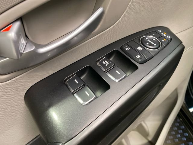 Used 2017 Kia Sedona LX w/ LX Essentials Premium Package image 11