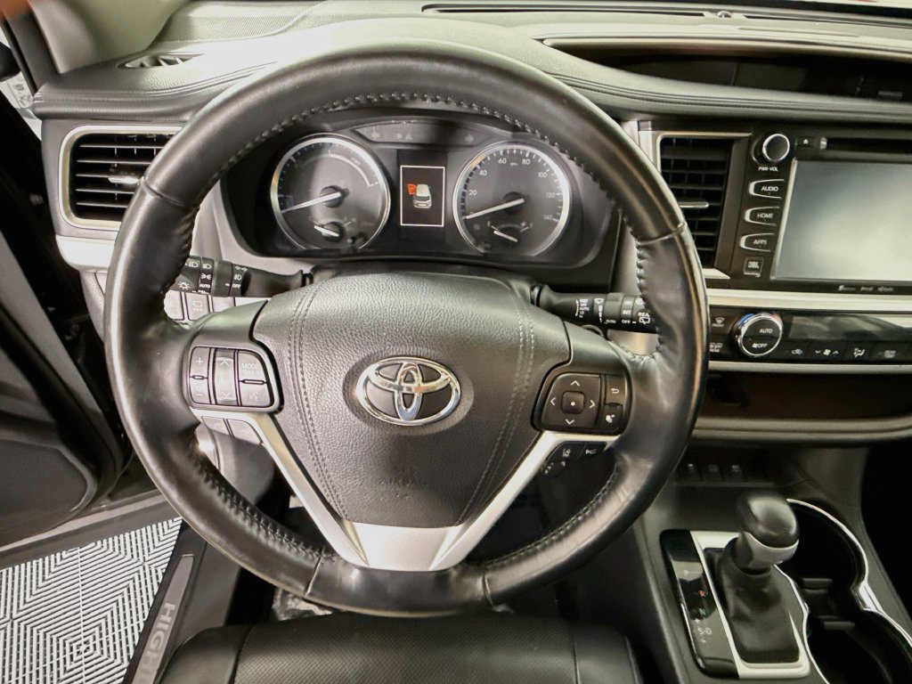 Used 2017 Toyota Highlander Limited Platinum AWD/4WD image 20