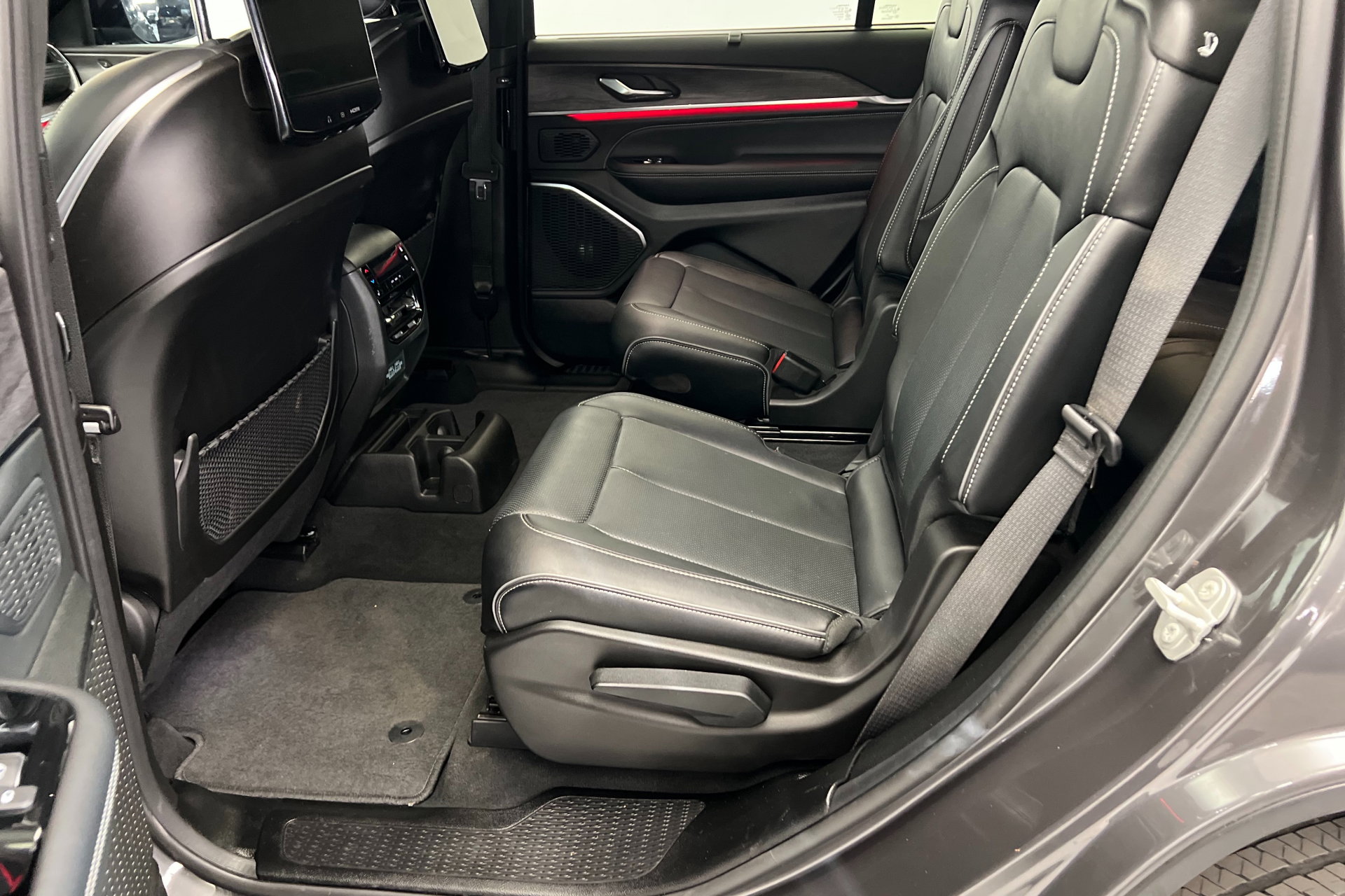 New 2024 Jeep Grand Cherokee L Overland w/ Advanced Protech Group III image 21