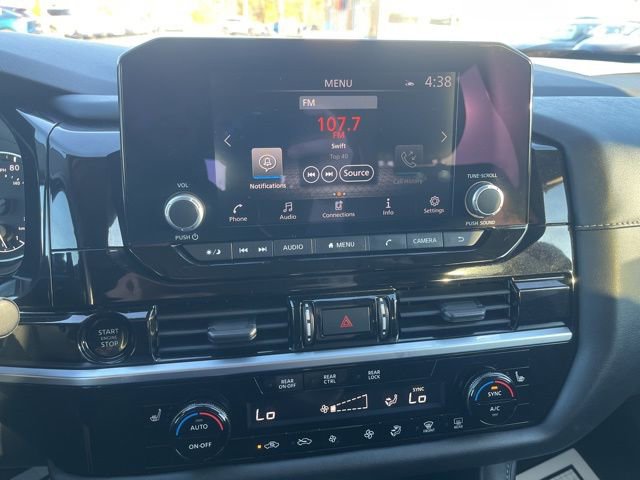 Used 2025 Nissan Pathfinder SV image 14